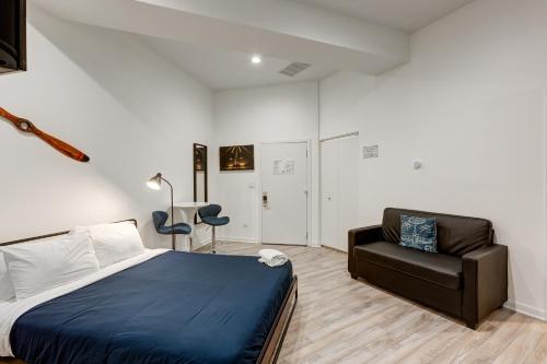 747 Lofts by RedAwning - Ground Floor Studios in Chicago in West Town 747 Lofts by RedAwning - Ground Floor Studios in Chicago in West Town