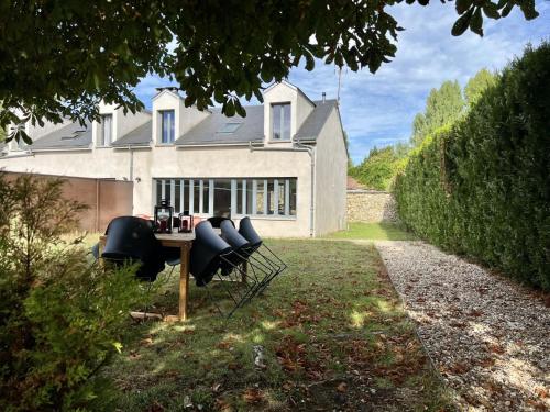 Balkon/terasa, Maison de campagne entierement climatisee avec grand jardin in Pressagny-L'Orgueilleux Balkon/terasa, Maison de campagne entierement climatisee avec grand jardin in Pressagny-L'Orgueilleux