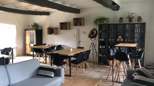 Pub/Lounge, Au Gré des Vents - Gîtes et Chambres d'hôtes (Au Gre des Vents - Gites et Chambres d'hotes) in Dinant Pub/Lounge, Au Gré des Vents - Gîtes et Chambres d'hôtes (Au Gre des Vents - Gites et Chambres d'hotes) in Dinant