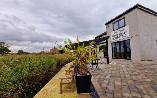 Waterside Guesthouse in Dymchurch Waterside Guesthouse in Dymchurch