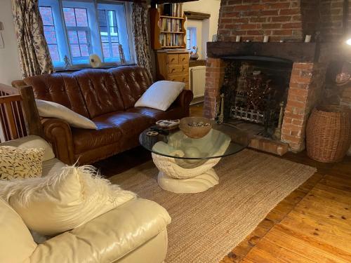 Cosy, historic, pet friendly cottage, Petworth in Petworth Cosy, historic, pet friendly cottage, Petworth in Petworth
