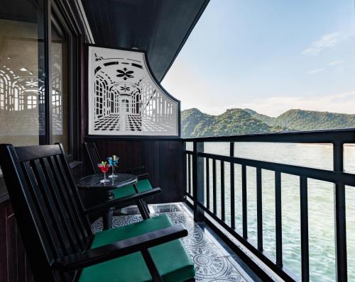 Balcony/terrace, Rita Cruise Halong in Tuan Chau Island Balcony/terrace, Rita Cruise Halong in Tuan Chau Island