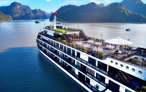 View, Rita Cruise Halong in Tuan Chau Island View, Rita Cruise Halong in Tuan Chau Island