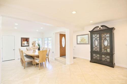 5 rooms Villa Near Disneyland, Golf course and Trial to Beach in Kebun Grove (CA) 5 rooms Villa Near Disneyland, Golf course and Trial to Beach in Kebun Grove (CA)