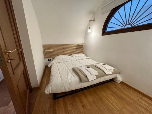 Song Apartment by EUreka