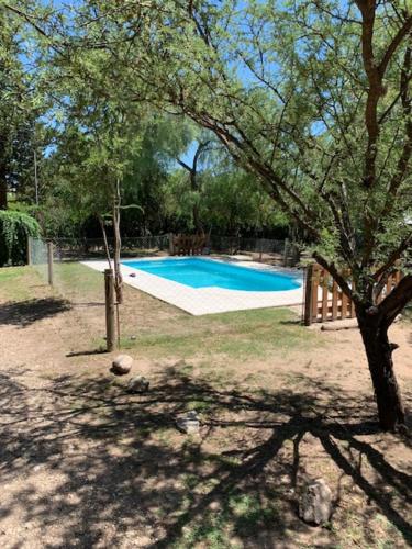 Arcángeles del Oeste - Descanso al pie de la montaña (Arcangeles del Oeste - Descanso al pie de la montana) in ลา โปบลาซียง ตราสลาสเซียร์รัส Arcángeles del Oeste - Descanso al pie de la montaña (Arcangeles del Oeste - Descanso al pie de la montana) in ลา โปบลาซียง ตราสลาสเซียร์รัส