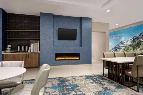 Φαγητό και ποτό, La Quinta Inn & Suites by Wyndham Denver Parker in Πάρκερ(Κολοράντο) Φαγητό και ποτό, La Quinta Inn & Suites by Wyndham Denver Parker in Πάρκερ(Κολοράντο)