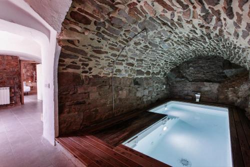 Piscina, Masoveria la Boba in Tiurana Piscina, Masoveria la Boba in Tiurana