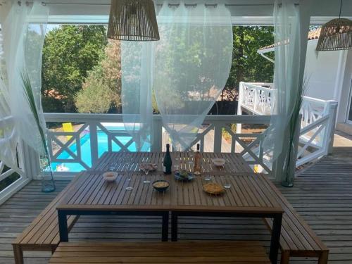 Balcony/terrace, VILLA LES PINS BISCA in Biscarrosse Lakeside Balcony/terrace, VILLA LES PINS BISCA in Biscarrosse Lakeside