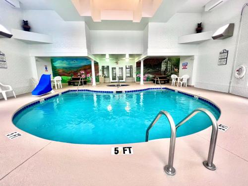 Swimming pool, Clarion Inn Willow River in Sevierville (TN) Swimming pool, Clarion Inn Willow River in Sevierville (TN)