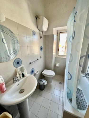 Bathroom, Casa Italica - a quaint getaway in rural Italy in Corfinio Bathroom, Casa Italica - a quaint getaway in rural Italy in Corfinio