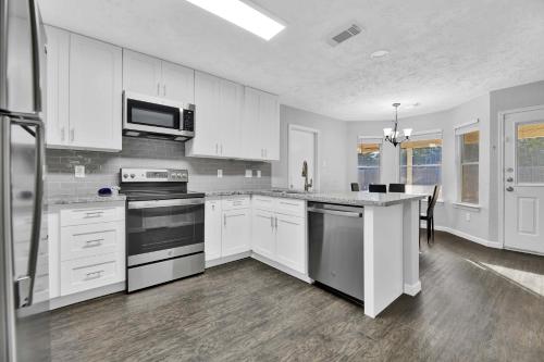 Kitchen, My Villa & Pool in Humble in Atascocita Kitchen, My Villa & Pool in Humble in Atascocita
