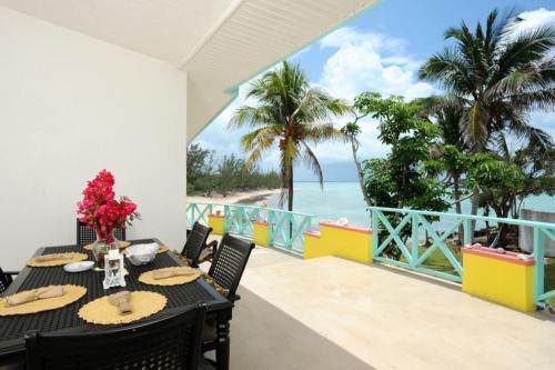 Pau Pau Beach Estate home in North Palmetto Point Pau Pau Beach Estate home in North Palmetto Point