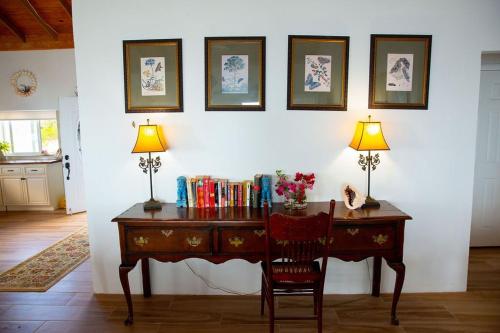 Blue Love Point 3BR home in Gregory Town Blue Love Point 3BR home in Gregory Town