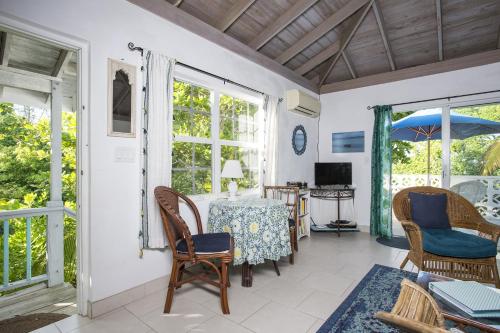 Poponi Cottage cottage in North Palmetto Point Poponi Cottage cottage in North Palmetto Point