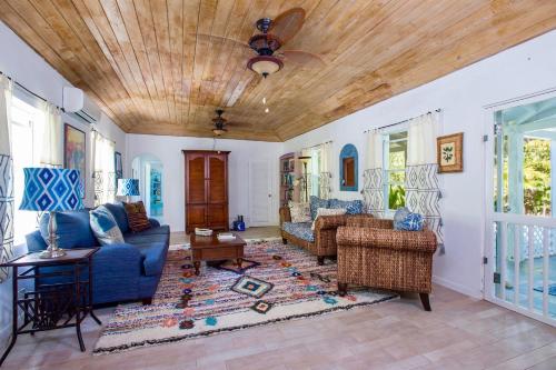 Poponi House home in North Palmetto Point Poponi House home in North Palmetto Point