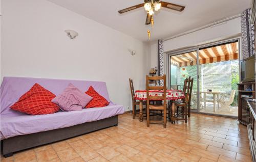 Amazing apartment in Six-Fours-les-Plages with 2 Bedrooms in Six Fours Les Plages Amazing apartment in Six-Fours-les-Plages with 2 Bedrooms in Six Fours Les Plages