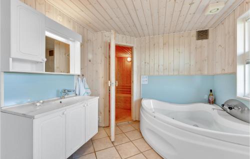 Bathroom, Holiday Home Hvide Sande 36 in Hvide Sande Bathroom, Holiday Home Hvide Sande 36 in Hvide Sande