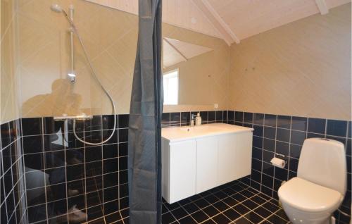 Bathroom, Three-Bedroom Holiday Home In Vaggerlose in Marielyst Bathroom, Three-Bedroom Holiday Home In Vaggerlose in Marielyst