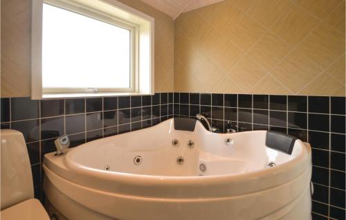Bathroom, Three-Bedroom Holiday Home In Vaggerlose in Marielyst Bathroom, Three-Bedroom Holiday Home In Vaggerlose in Marielyst