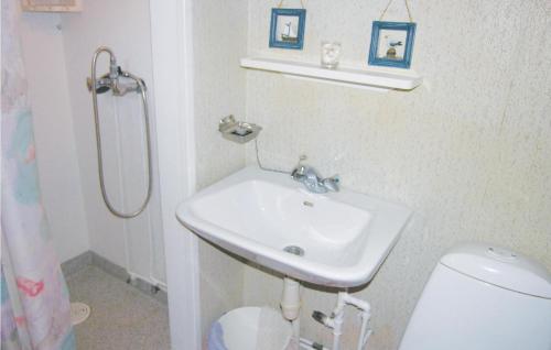 Bathroom, Holiday Home Ridderstien in Snogebaek Bathroom, Holiday Home Ridderstien in Snogebaek