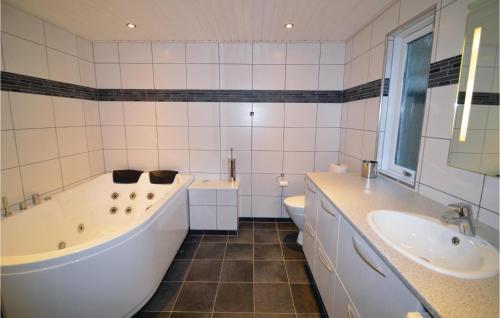 Bany, Holiday Home Vaeggerlose 28 With Hot Tub in Idestrup Bany, Holiday Home Vaeggerlose 28 With Hot Tub in Idestrup