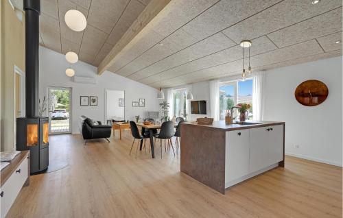 Kitchen, Cozy Home In Sydals With Kitchen in Sydals Kitchen, Cozy Home In Sydals With Kitchen in Sydals