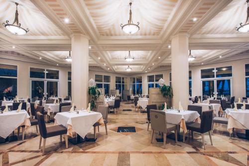 مطعم, إيبرستار ويفز أفرواس (Iberostar Waves Averroes) in الحمامات مطعم, إيبرستار ويفز أفرواس (Iberostar Waves Averroes) in الحمامات