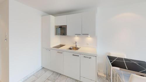 Kitchen, VISIONAPARTMENTS Binzmuhlestrasse 46 - contactless check-in near Hallenstadion Kitchen, VISIONAPARTMENTS Binzmuhlestrasse 46 - contactless check-in near Hallenstadion