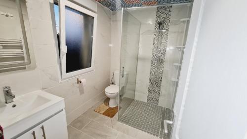 Bathroom, Appartement tres lumineux in Sevran Bathroom, Appartement tres lumineux in Sevran