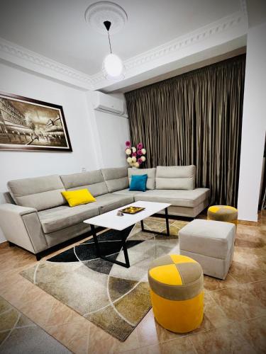 Daily rent apartment city center Elbasan 6 in 愛爾巴桑 Daily rent apartment city center Elbasan 6 in 愛爾巴桑