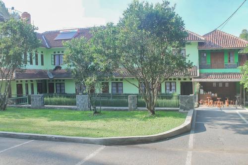 Urbanview Hotel Syariah Graha Atmadja Lembang near Moko Hill Urbanview Hotel Syariah Graha Atmadja Lembang near Moko Hill