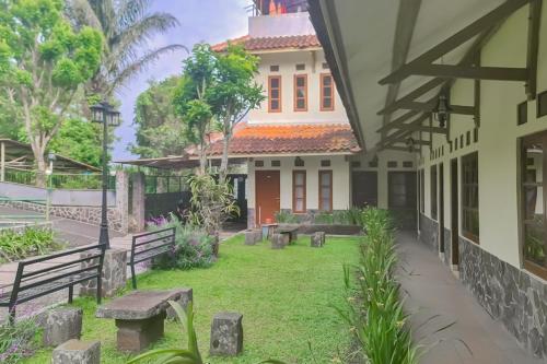 Urbanview Hotel Syariah Graha Atmadja Lembang near Moko Hill Urbanview Hotel Syariah Graha Atmadja Lembang near Moko Hill
