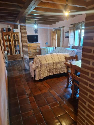 Los Moranegos in Cuevas Del Valle Los Moranegos in Cuevas Del Valle