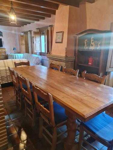 Los Moranegos in Cuevas Del Valle Los Moranegos in Cuevas Del Valle