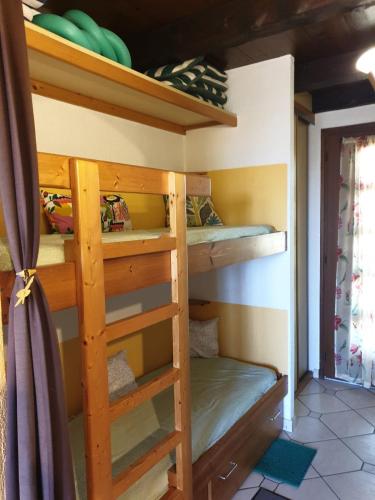 Studio Mezzanine vue port et mer