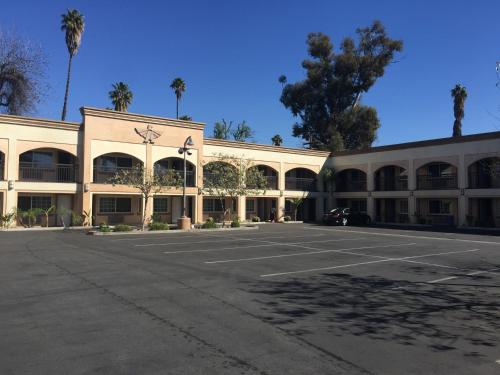 設施, 雷鳥旅舍酒店 (Thunderbird Lodge) in 里弗賽德(CA) 設施, 雷鳥旅舍酒店 (Thunderbird Lodge) in 里弗賽德(CA)