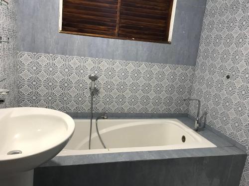 Bathroom, Paris Garden Resort in Trincomalee Bathroom, Paris Garden Resort in Trincomalee