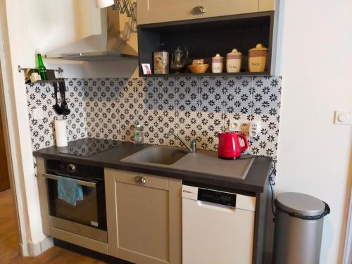 Kitchen, Logis des Lugats, gite de charme in La Reole Kitchen, Logis des Lugats, gite de charme in La Reole