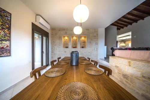 Villa Florentina at Chania Suburbs With Private Pool and BBQ in Mousoures Villa Florentina at Chania Suburbs With Private Pool and BBQ in Mousoures