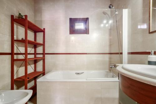 Chalet Navacerrada Piscina Privada in นาบาเซราดา Chalet Navacerrada Piscina Privada in นาบาเซราดา