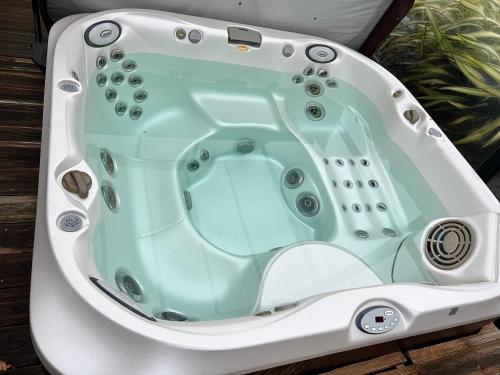 Petite Maison avec jaccuzzi in Gourin Petite Maison avec jaccuzzi in Gourin