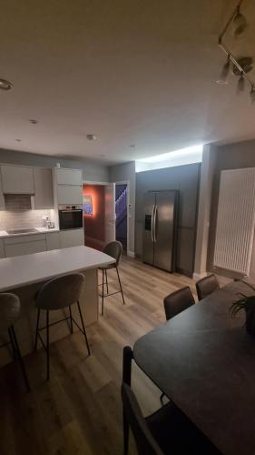Entire Modern Home with seaview and parking in Уїклоу Entire Modern Home with seaview and parking in Уїклоу