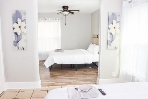 Modern 3bdrm Dallas Home! in Highland Meadows Modern 3bdrm Dallas Home! in Highland Meadows