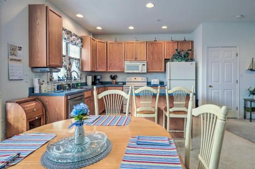 Stylish Long Neck Townhome with Rooftop Patio! in Long Neck (DE) Stylish Long Neck Townhome with Rooftop Patio! in Long Neck (DE)