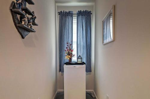 Stylish Long Neck Townhome with Rooftop Patio! in Long Neck (DE) Stylish Long Neck Townhome with Rooftop Patio! in Long Neck (DE)