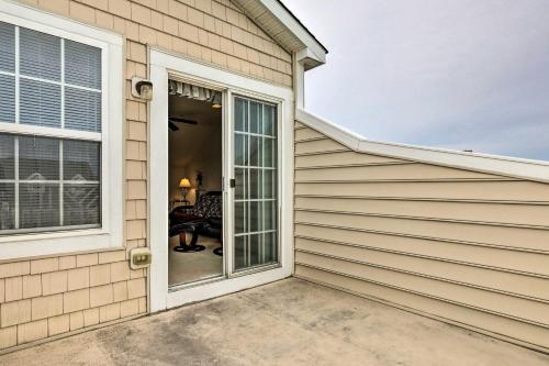 Stylish Long Neck Townhome with Rooftop Patio! in Long Neck (DE) Stylish Long Neck Townhome with Rooftop Patio! in Long Neck (DE)