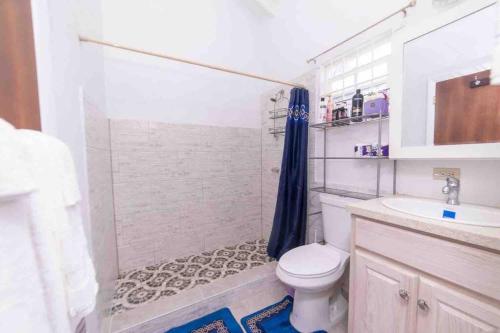 Lovely 1 bedroom condo with private parking. in Buckleys Lovely 1 bedroom condo with private parking. in Buckleys
