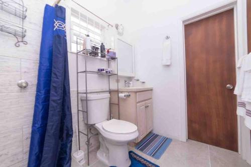 Lovely 1 bedroom condo with private parking. in Buckleys Lovely 1 bedroom condo with private parking. in Buckleys