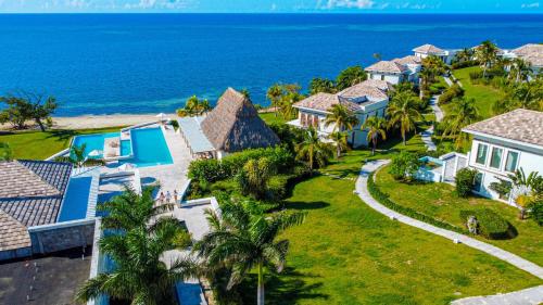 Exterior view, Las Verandas Hotel & Villas in Roatan Island Exterior view, Las Verandas Hotel & Villas in Roatan Island